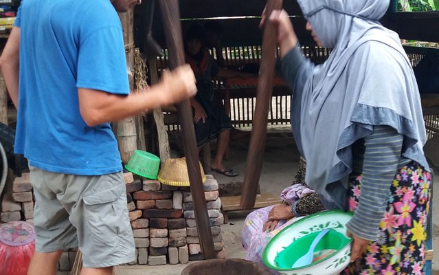 Lombok traditional coffee making