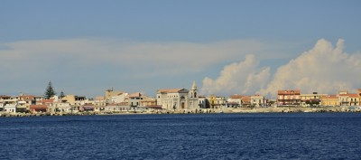 Cruising through The Strait of Messina at 7 knots !