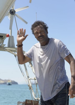 We hired this guy to help Paul clean the hull. 
