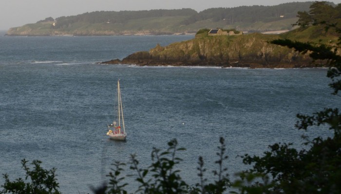 Arbutus anchored at Belle-Île-en-Mer